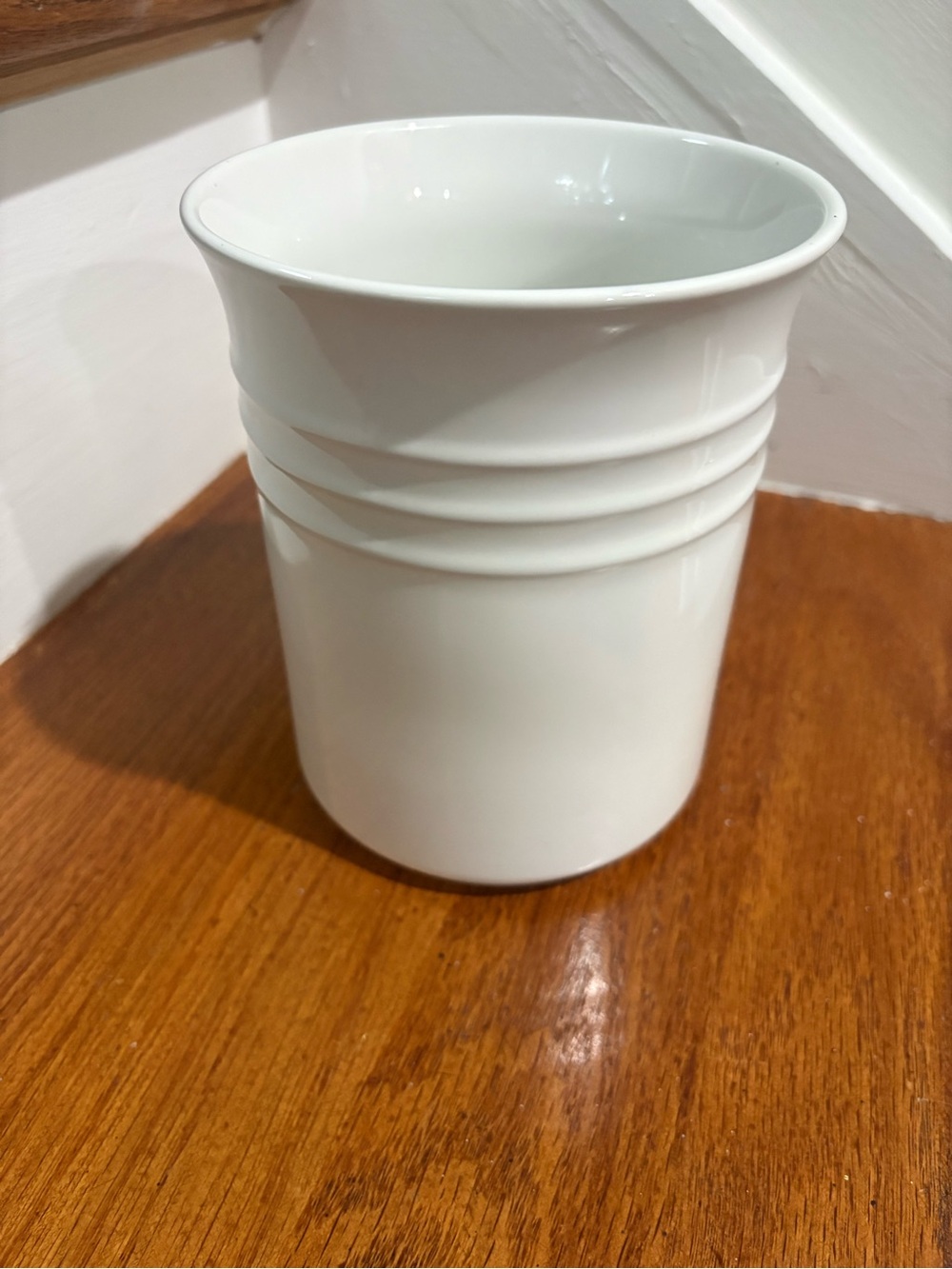 Le Creuset White Ceramic 1L Utensil Crock - Picture 2 of 6